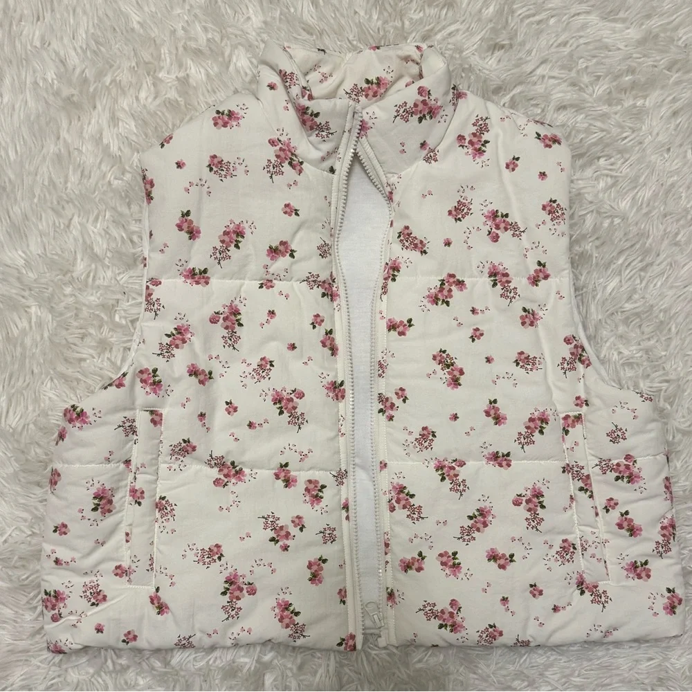 love, Fire Floral Puffer Vest - White and Pink white cropped puffer vest
